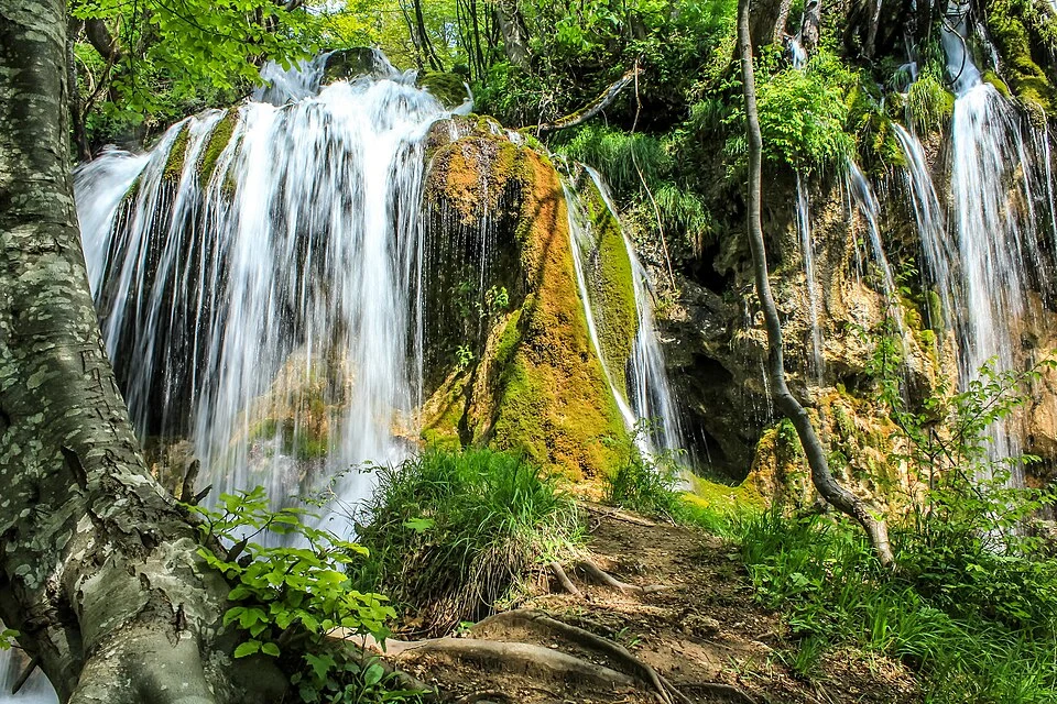 Sopotnica: Vodopadi i Legende Planine Jadovnik